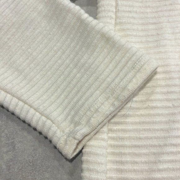 Cropped Sweater - Picture 4 of 8